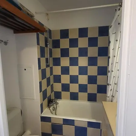 Studio Hyeres, 1 Piece, 2 Personnes - Fr-1-335-147 * Hyeres