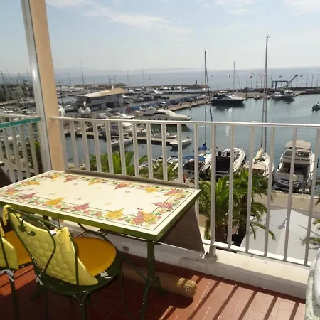 A Port Avec Loggia Et Parking - Fr-1-335-187